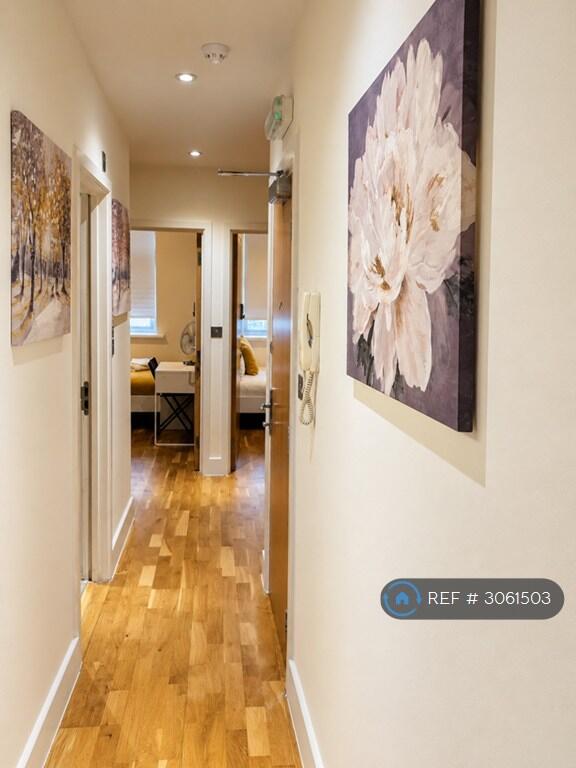 Apartment in London, Fitzrovia - View 3