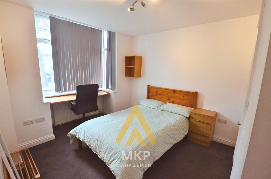 6 bedroom terraced house for rent