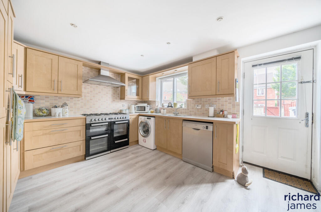 Deneb Drive, Oakhurst, Swindon, SN25 photo 2