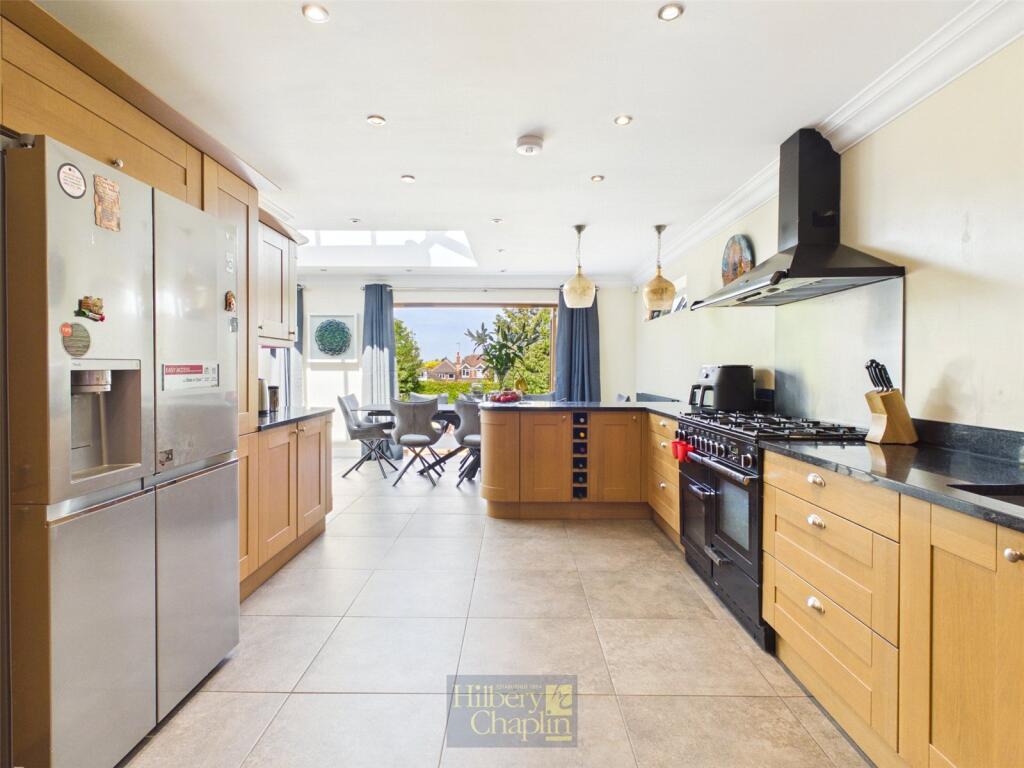 Holmwood Avenue, Shenfield, Brentwood, Essex, CM15 photo 4