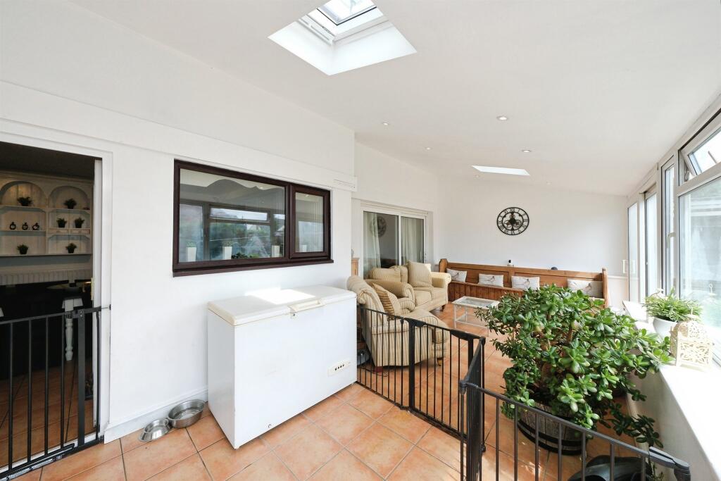 House in South Derbyshire, Derbyshire - More