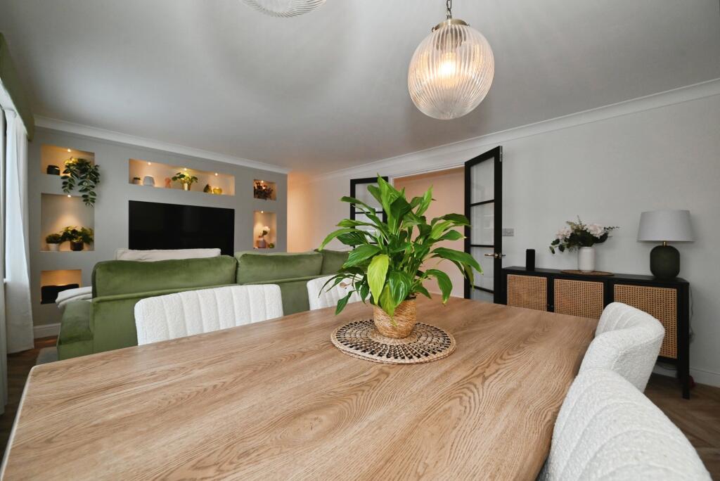 Apartment in Crowthorne, Bracknell Forest - More