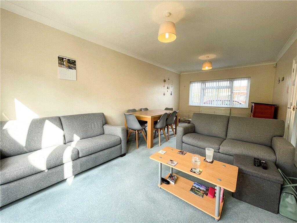 House in Runnymede, Eastly End - View 4