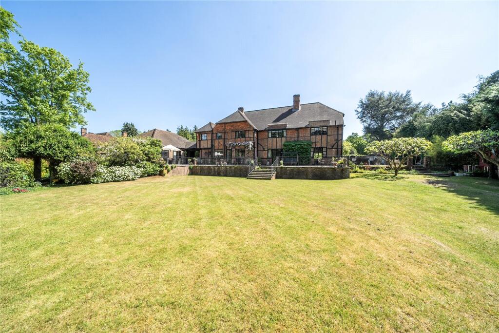 Carrick Lane, Yateley, Hampshire, GU46 photo 3