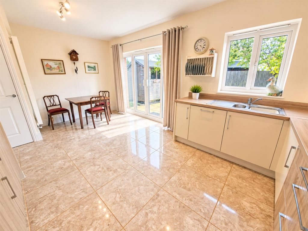 Thorpe Road, Earls Barton, NN6 photo 5