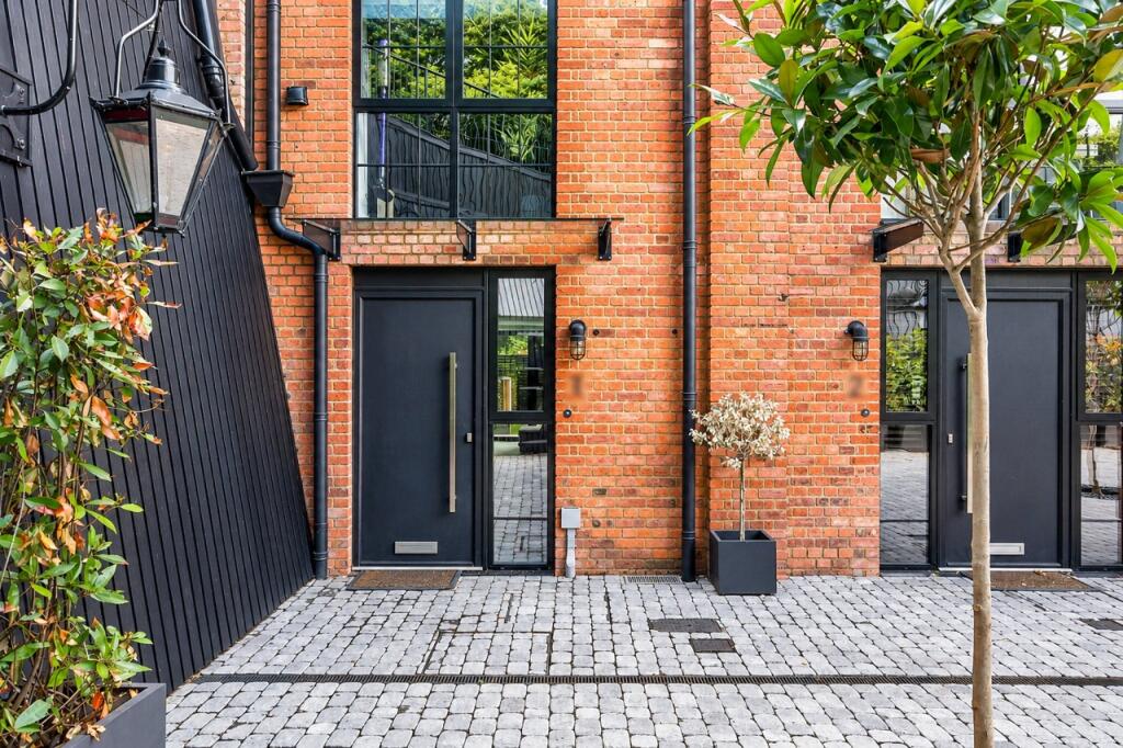Apartment in St Albans - View 3
