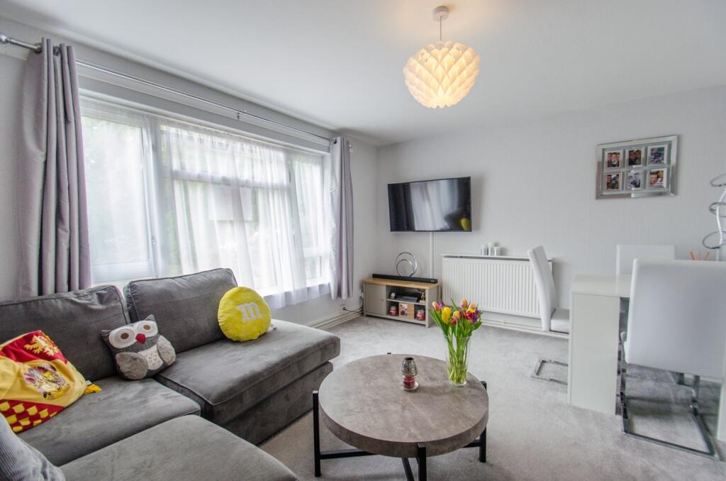Apartment in Stevenage, St Nicholas - View 2