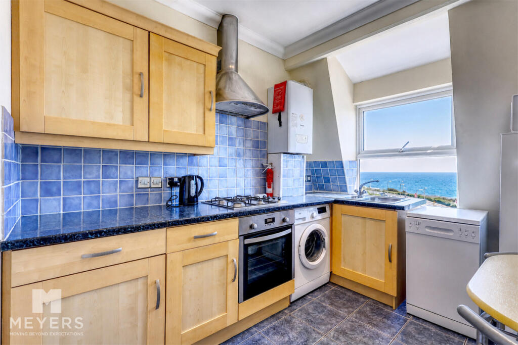 Apartment in Bournemouth, Boscombe - View 4