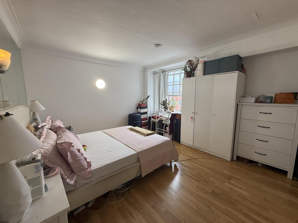 Apartment in London, City of Westminster - More