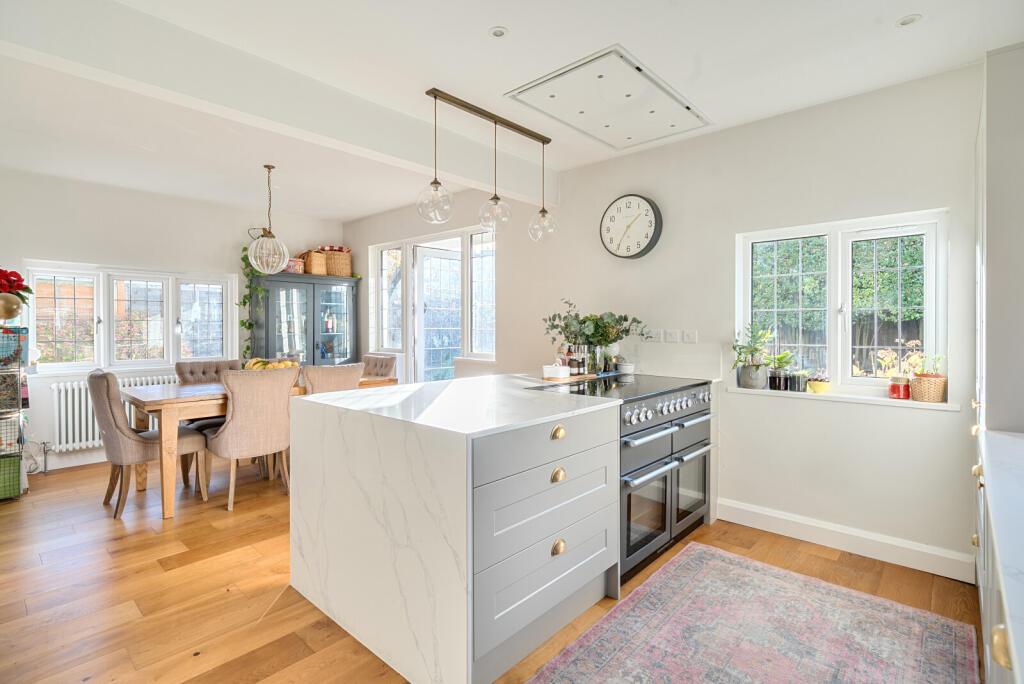 House in Woking, Sheerwater - View 5