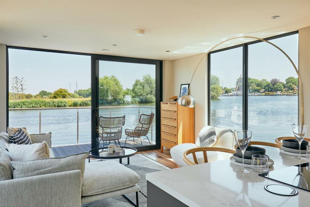 Bates Wharf, Chertsey, KT16 photo 4
