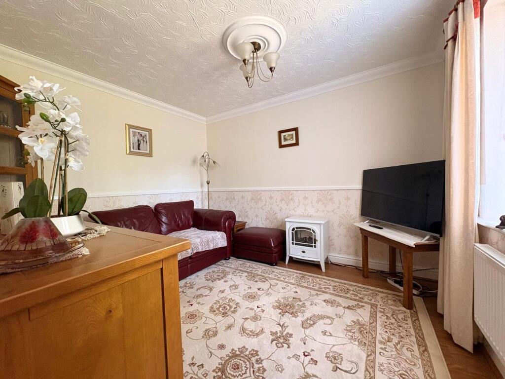 House in Daventry, West Northamptonshire - More