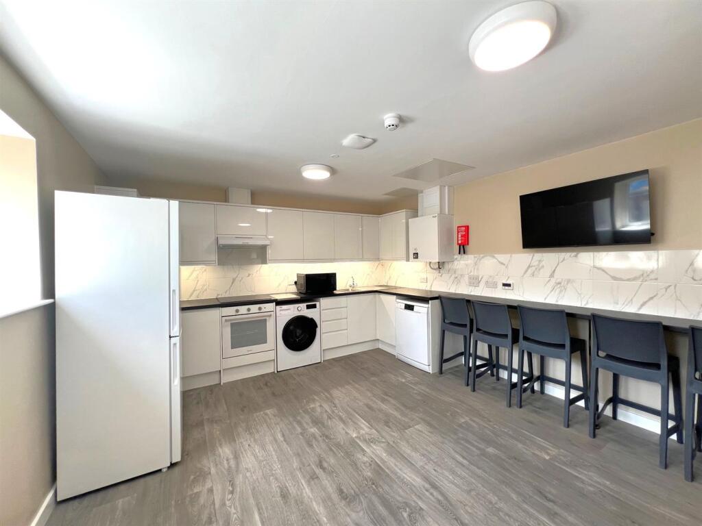 1 bedroom house share for rent