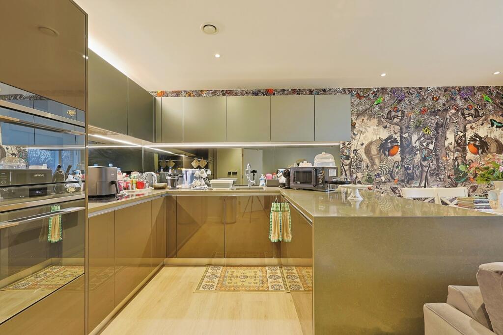 Main image of property: Heritage Place, Brentford, TW8