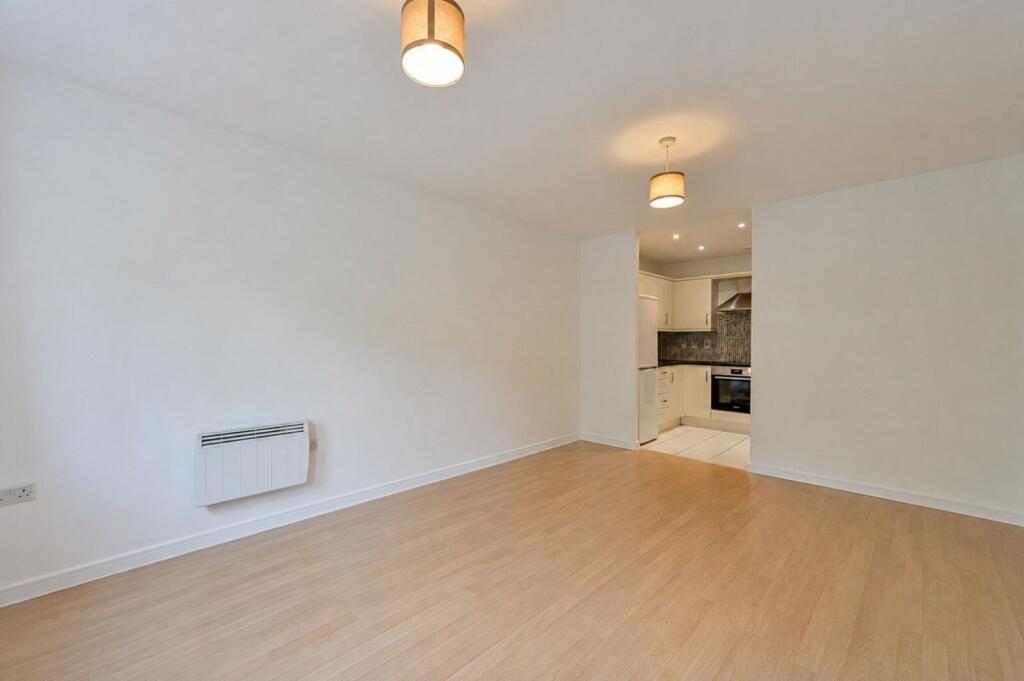 Apartment in Kingston upon Thames - View 5