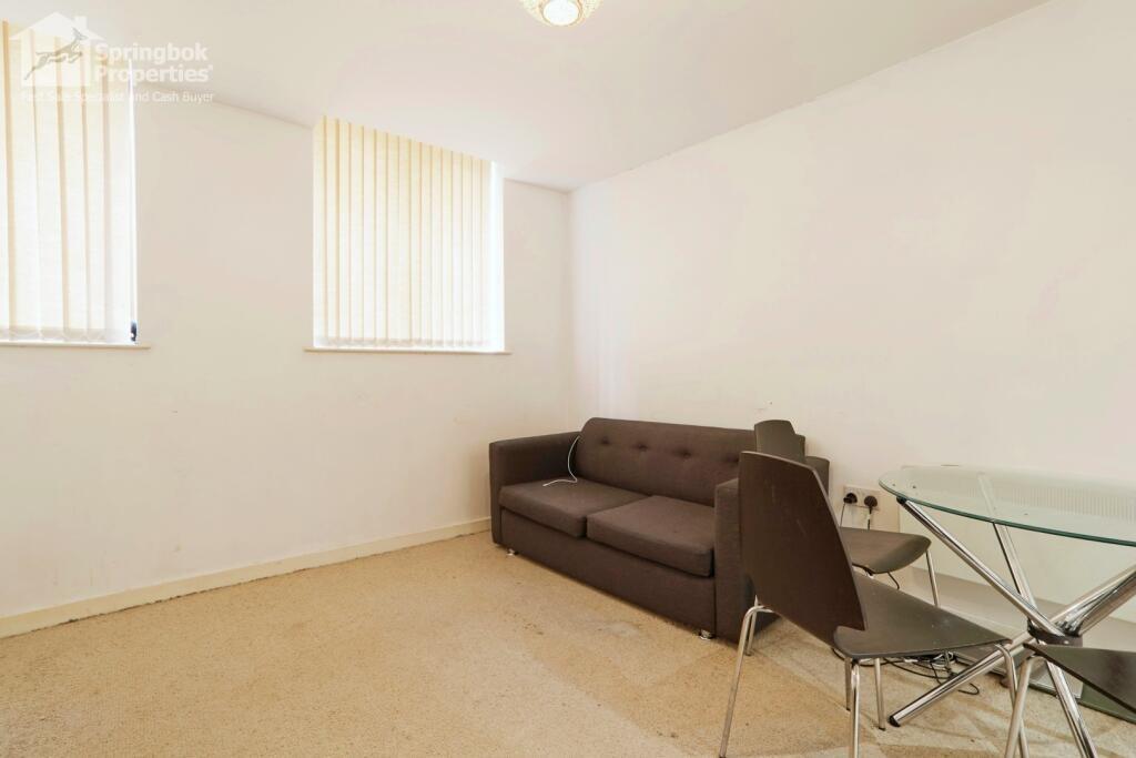108 Thornton Road, Bradford, West Yorkshire photo 2