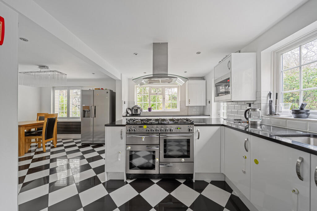 Main image of property: Leacroft Close, Kenley, CR8