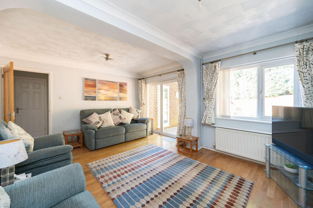 House in Horsham, Oakhill - More