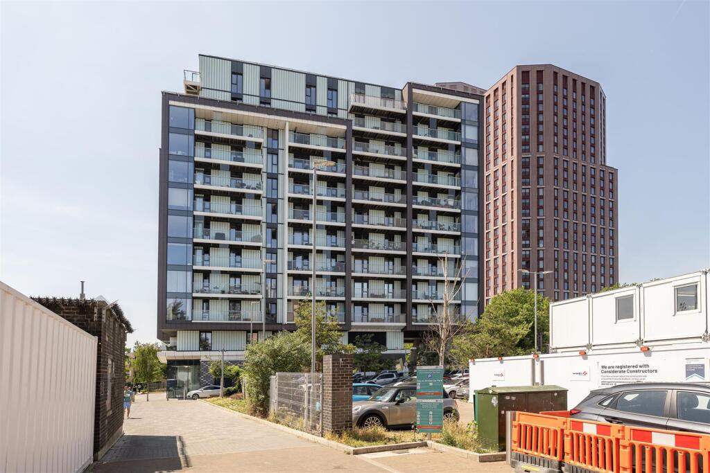 2-bed flat on Station Approach, Walthamstow, £525,000
