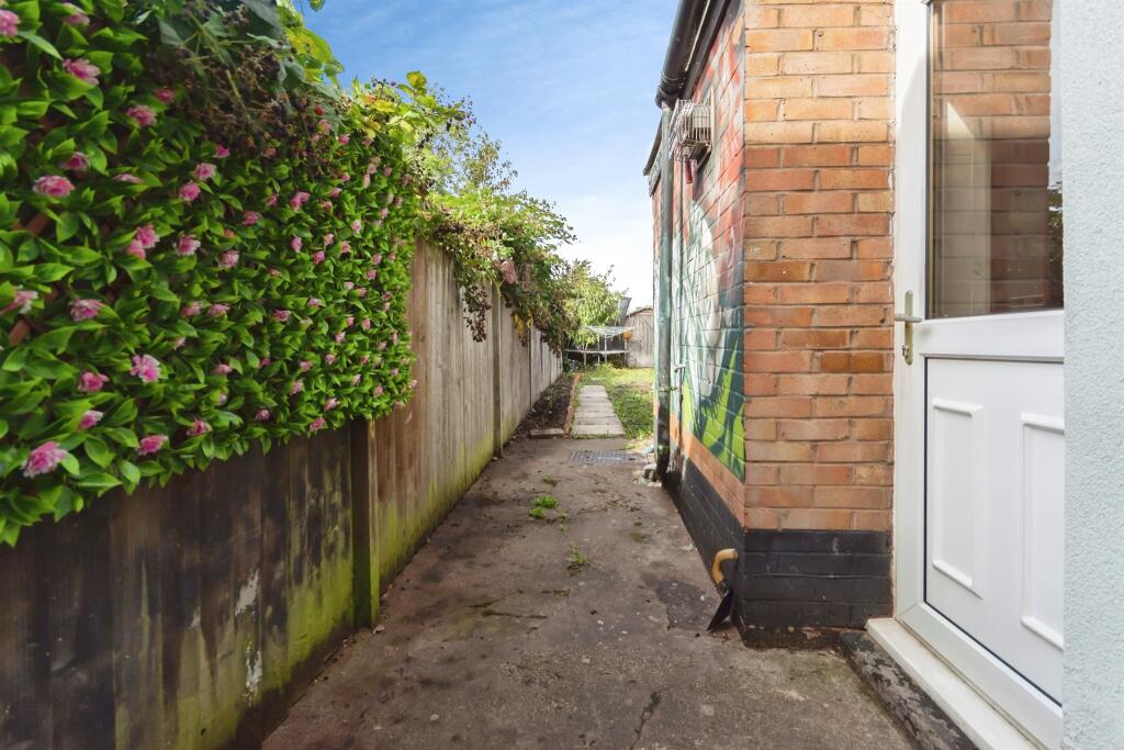 Manor Farm Road, Birmingham photo 5