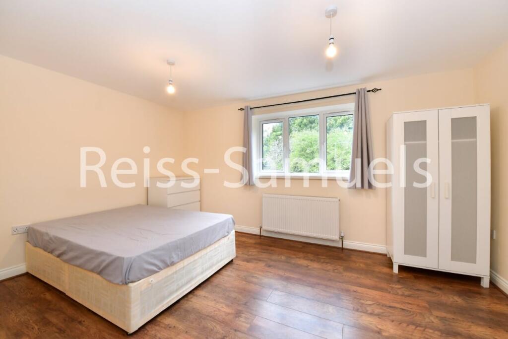 6 bedroom semi-detached house for rent
