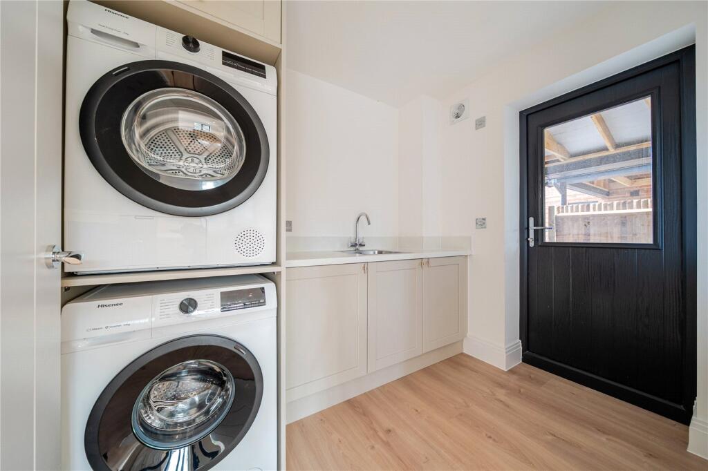 6, Poppy Lane, Deepcut, Camberley photo 4