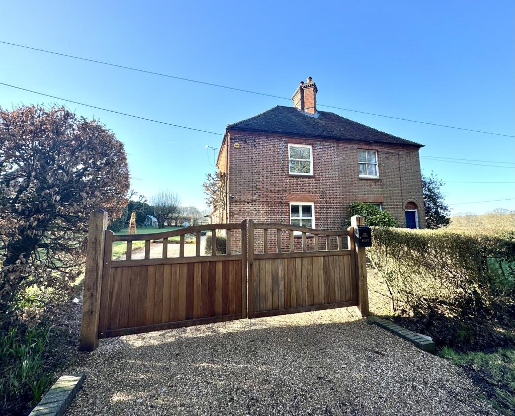 Main image of property: Reading Road, Rotherwick