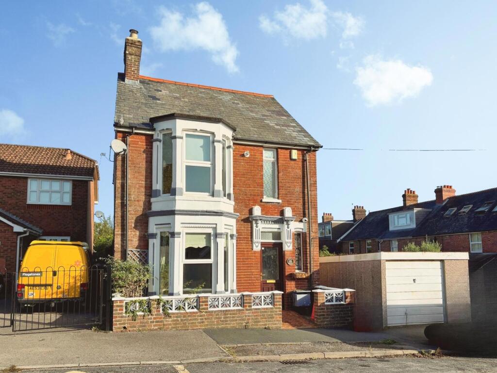 3-bed detached on Ashfield Road, Midhurst, West Sussex, GU29, £485,000