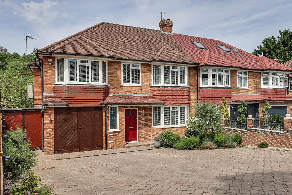 Main image of property: The Ruffetts, South Croydon, CR2 7LT