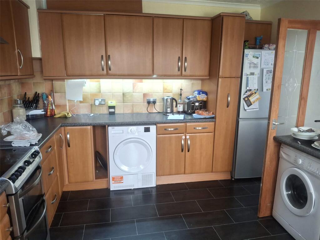 Crawley Crescent, Eastbourne, East Sussex photo 4