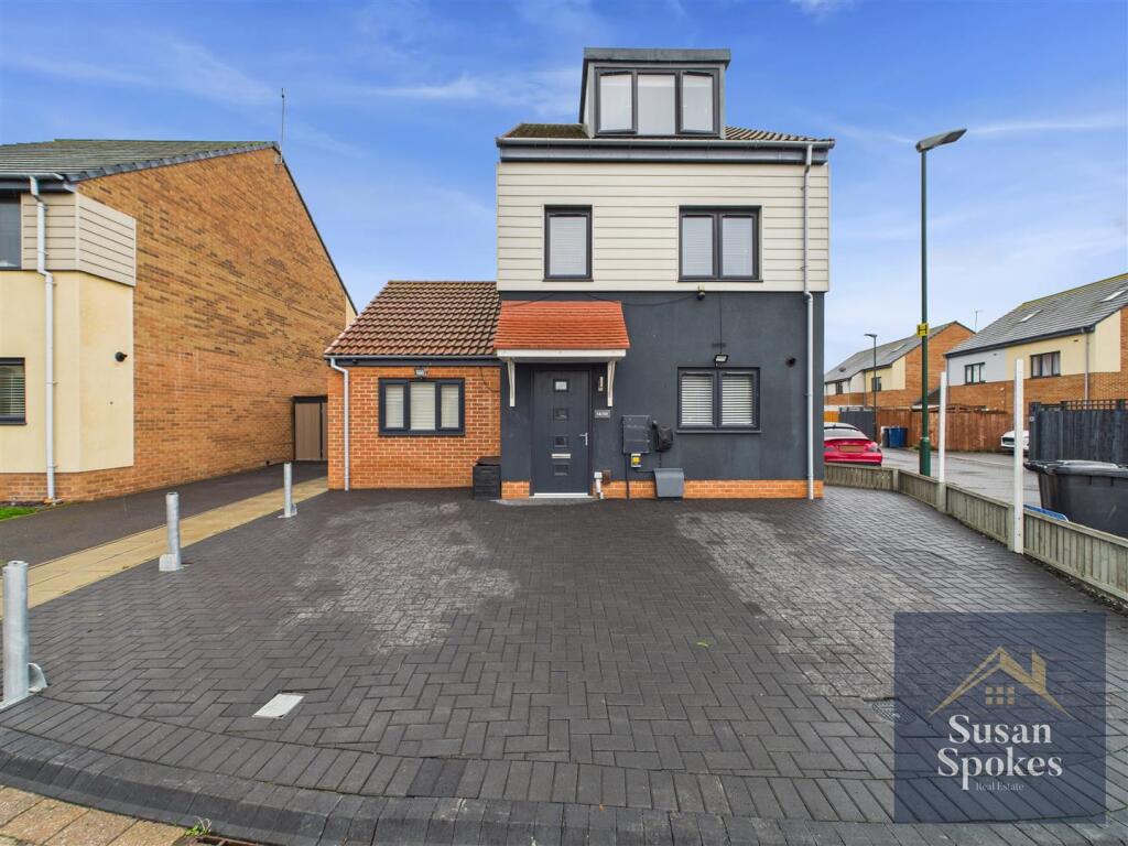 4-bed detached on Harvey Close, South Shields, £250,000