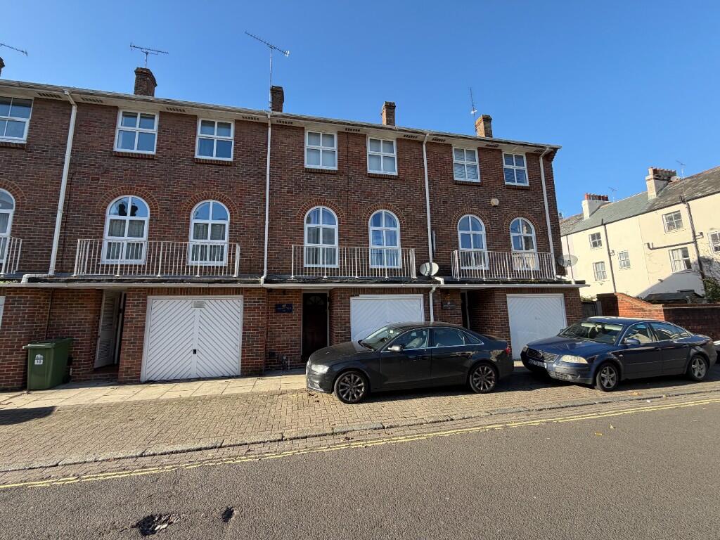 Main image of property: 11 John Street, Southampton, Hampshire, SO14