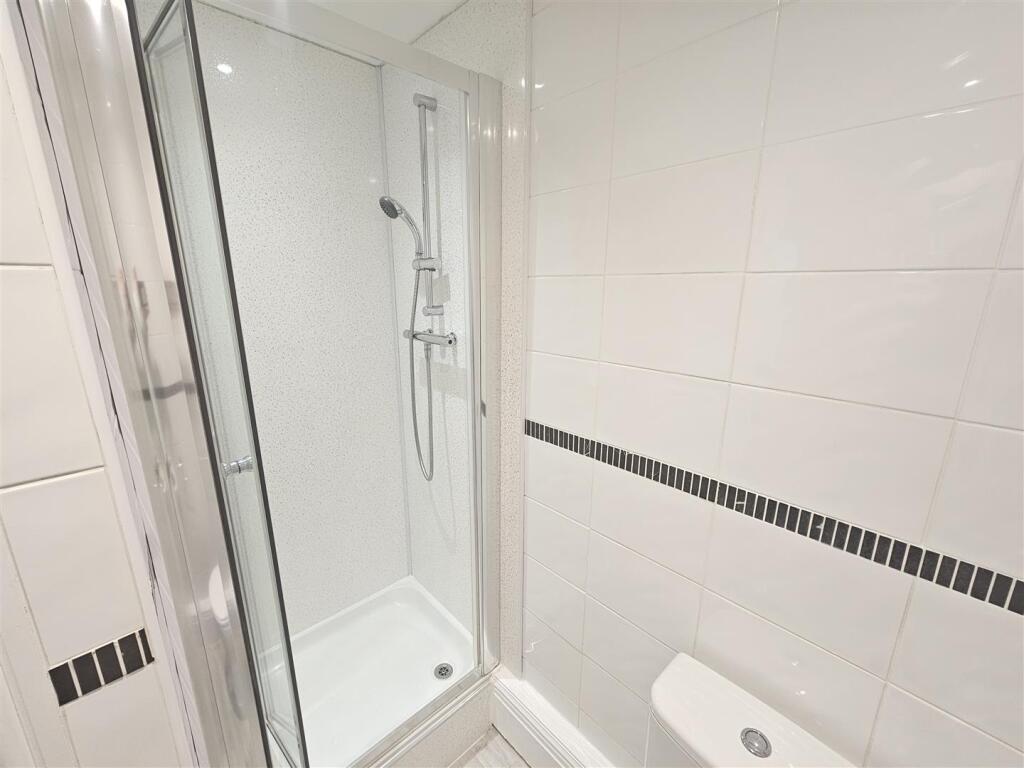 Apartment in Kingston upon Thames - View 5