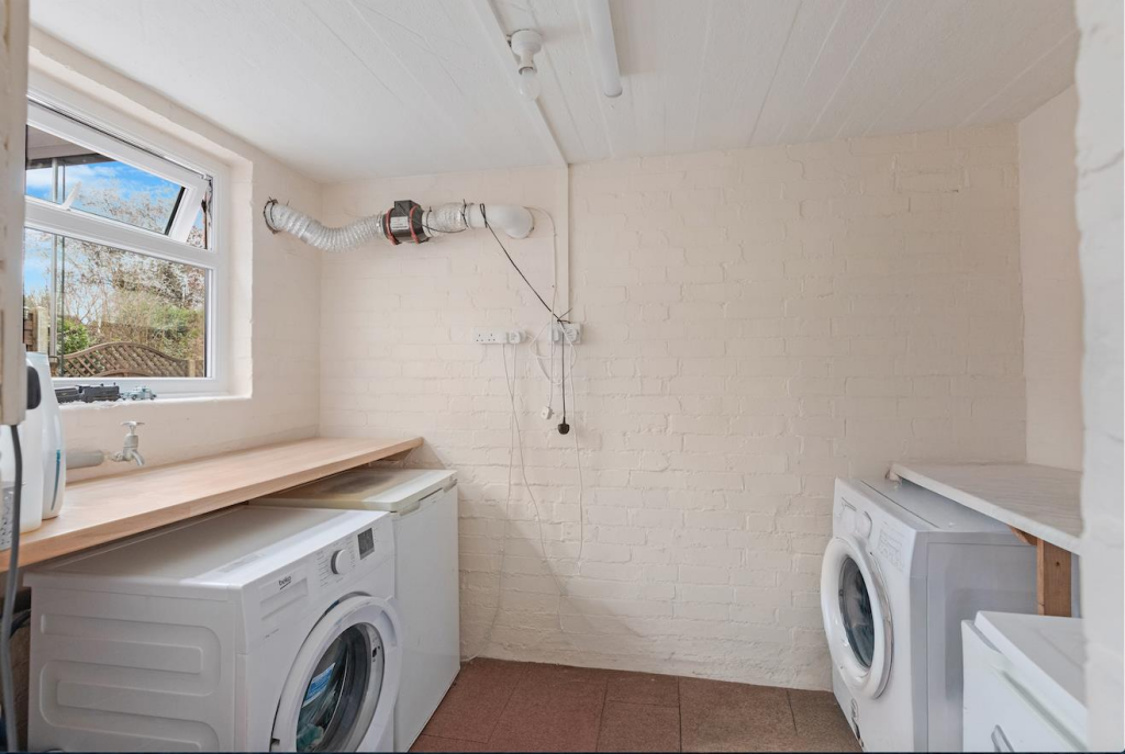 House in Little Harrowden - More