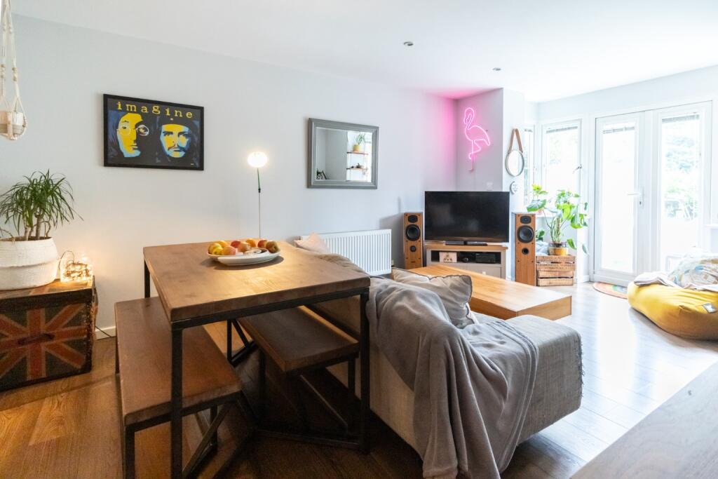 Godwin Close, Wokingham, Berkshire photo 4