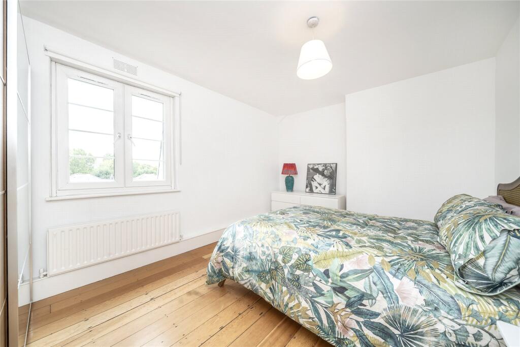 Apartment in London, Old Kingshold Estate, Hackney - View 5