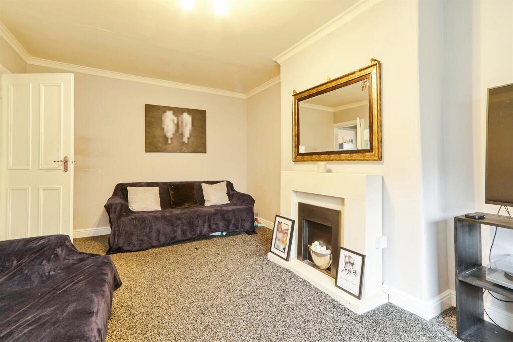 Westlands Drive, Allerton, BRADFORD photo 2