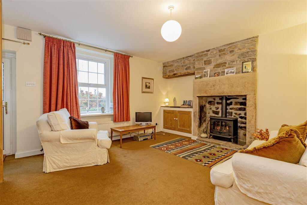 House in Derbyshire Dales, Hathersage Booths, Hathersage - View 2