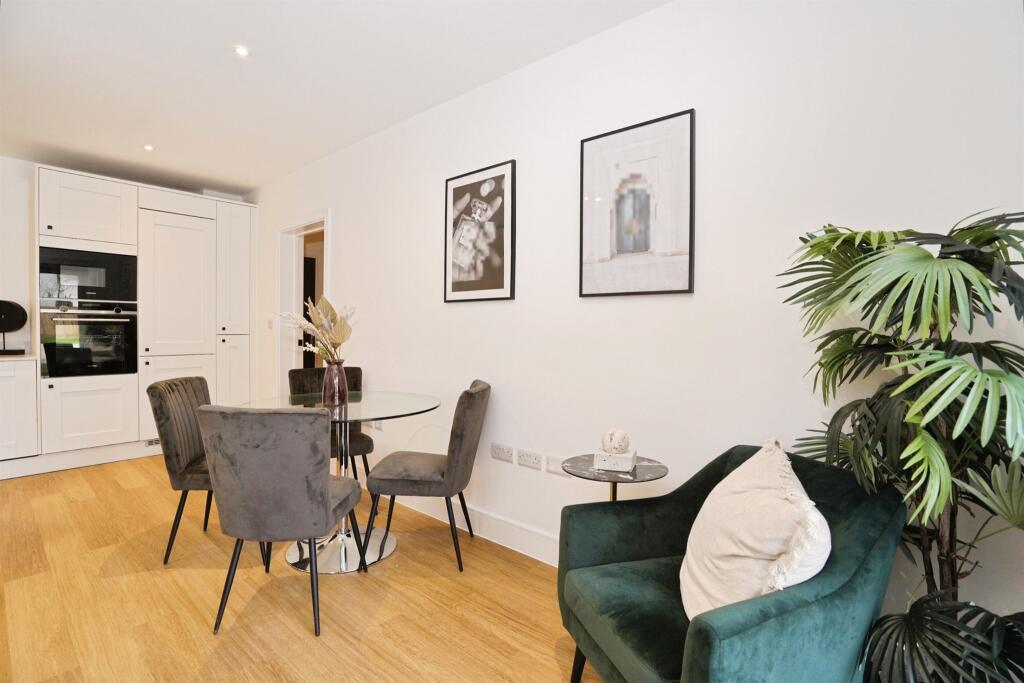 Apartment in St Albans, Fleetville - View 4