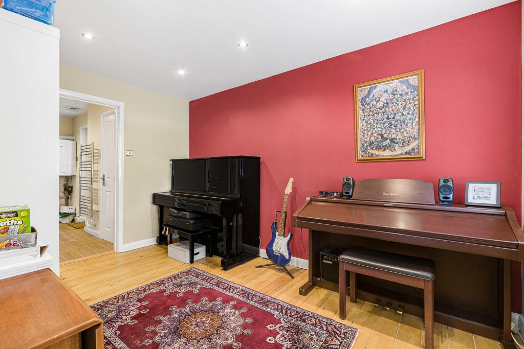 Additional image 6 of Peplins Way, Brookmans Park, AL9