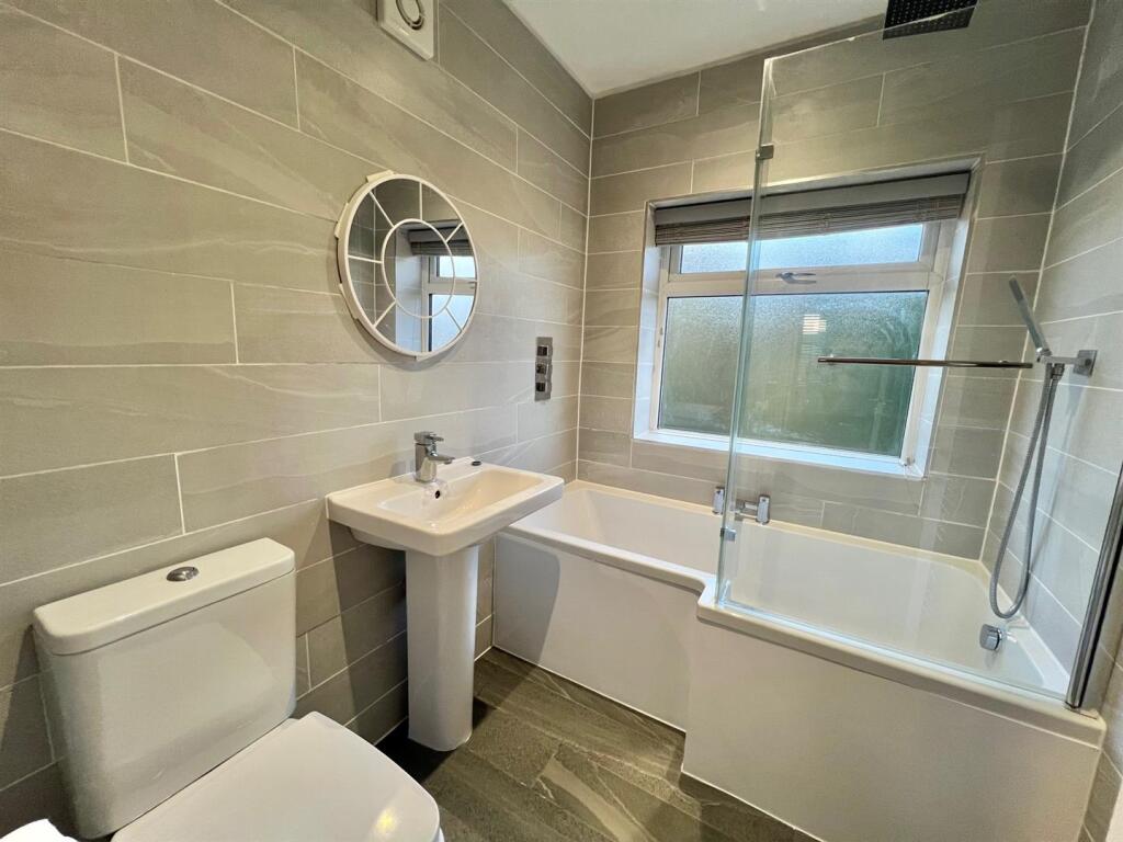 House in Huddersfield - View 4