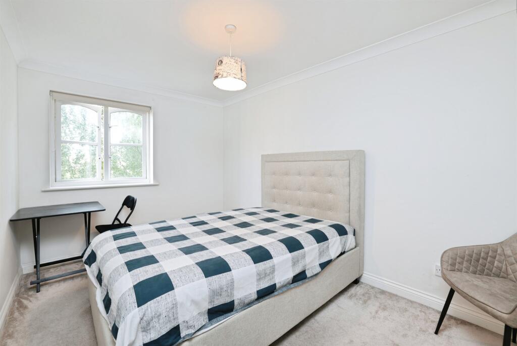 Apartment in Watford, Hertfordshire - View 4