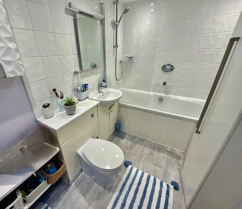 Apartment in Bournemouth, Boscombe - View 5