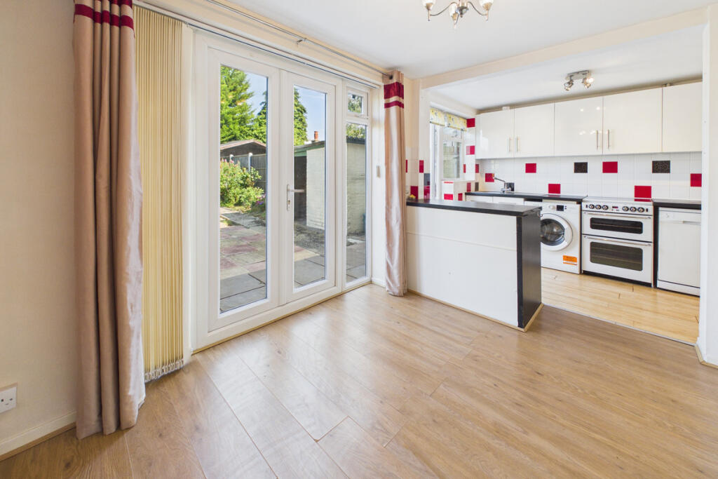 Belsize Road, Hemel Hempstead, HP3 photo 2
