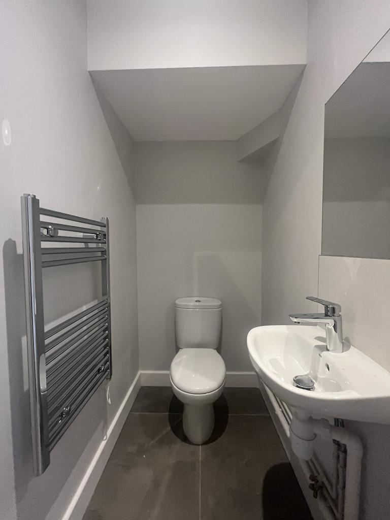 3 bedroom end of terrace house for rent