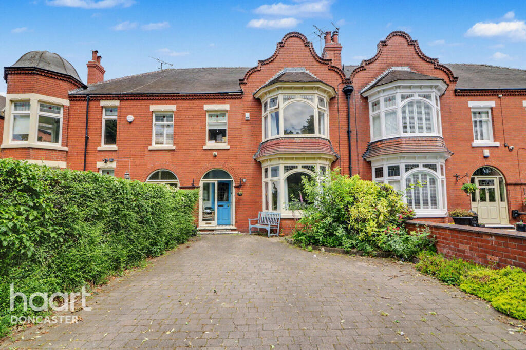 4-bed house on Town Moor Avenue, Doncaster, £300,000