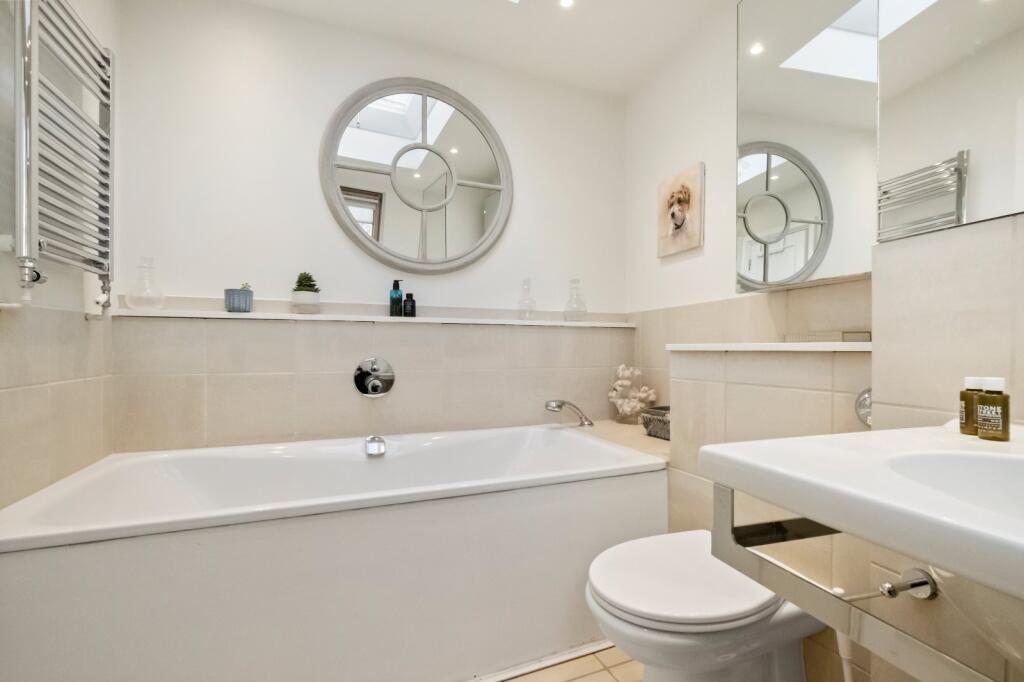 4 bedroom mews property for rent