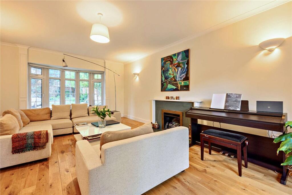 House in Newbury, West Berkshire - More