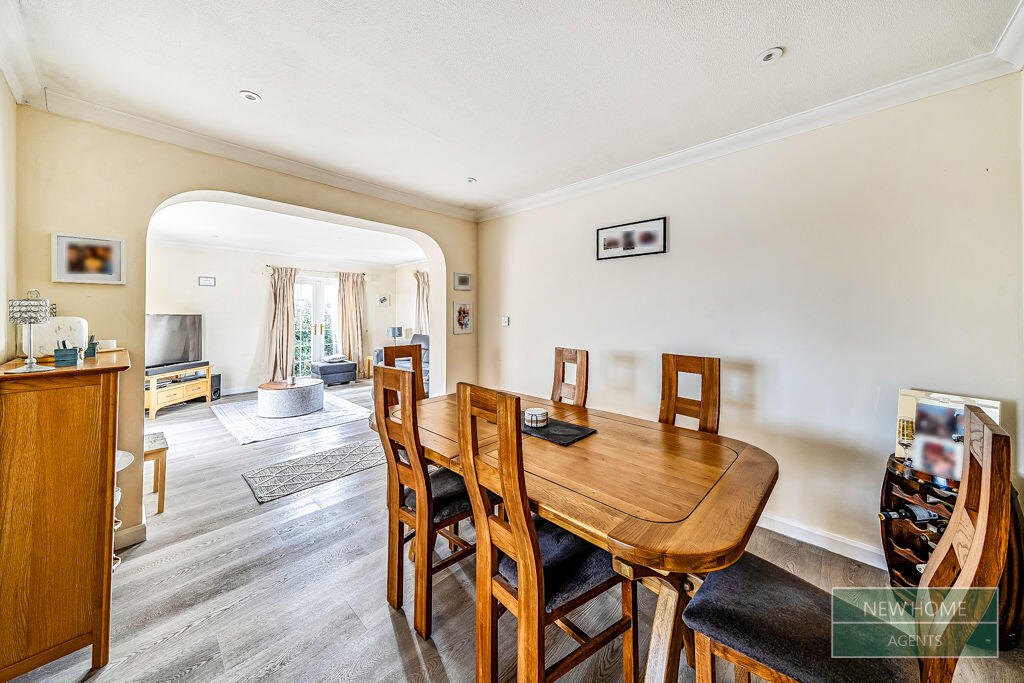 Manor Grove, Fifield, Maidenhead, SL6 2PQ photo 5