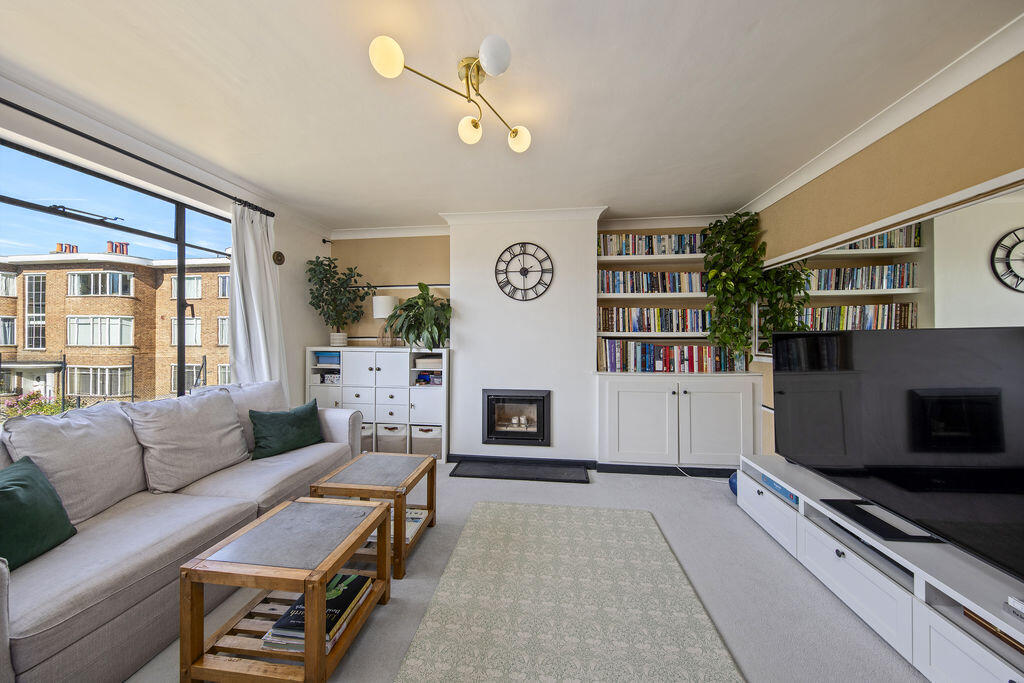 Kingfisher Court, Bridge Road, East Molesey photo 4